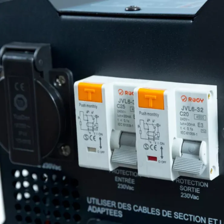 Outlet Energie Mobile EM CS+12-2500DIF Chargeur convertisseur 12 V